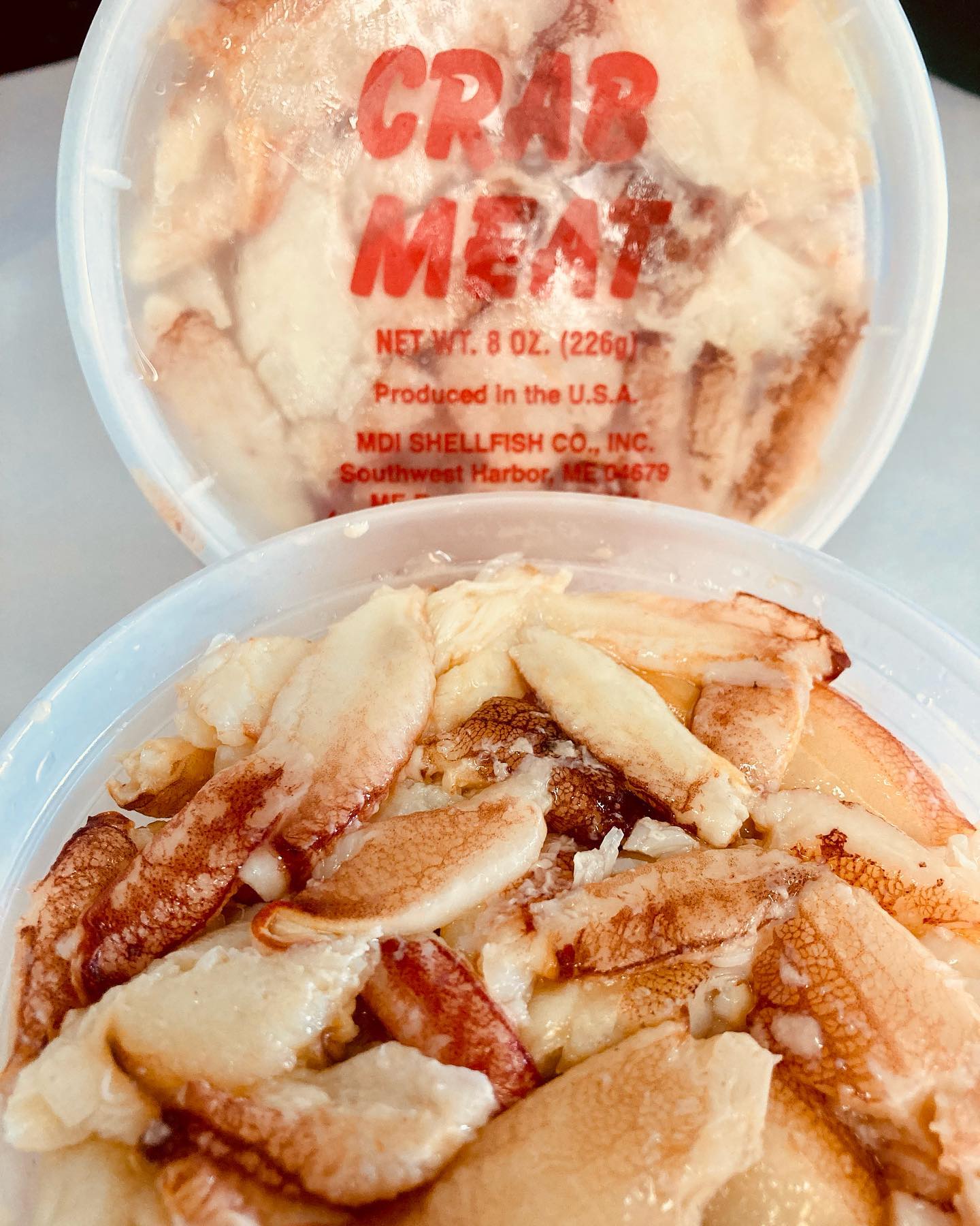 More fresh Crabmeat 🦀 from Maine just arrived! Hand picked by true pros south of Bar Harbor (check out how they get that tasty leg meat meat out whole). Almost too pretty to eat!